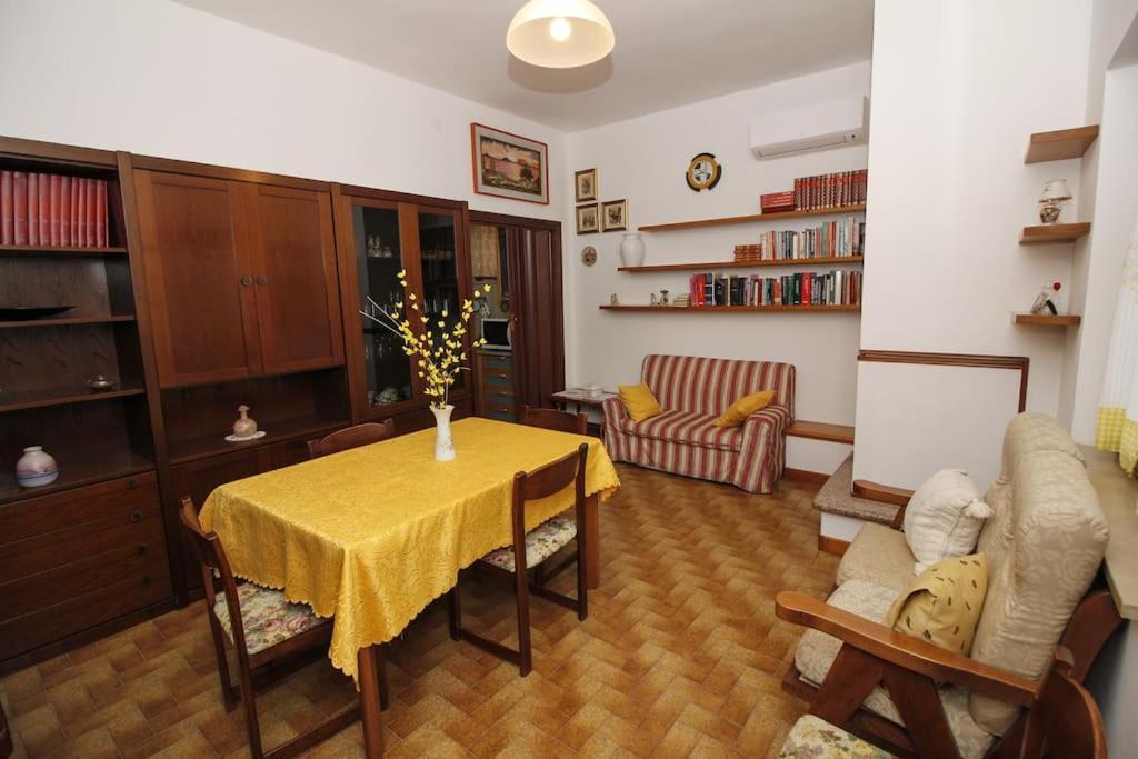 Appartamento La casa di Carlo SantʼAntìoco Esterno foto