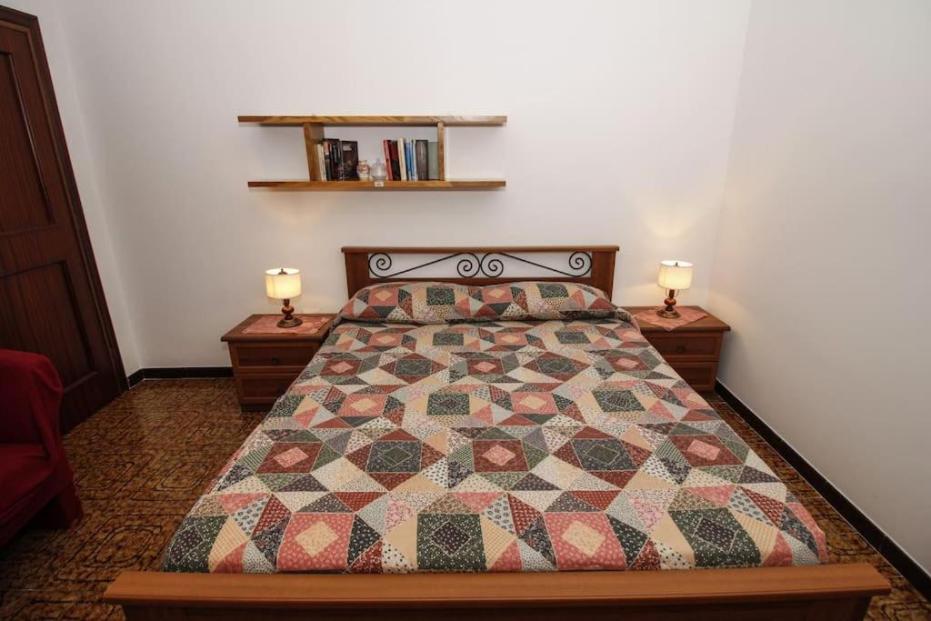 Appartamento La casa di Carlo SantʼAntìoco Esterno foto